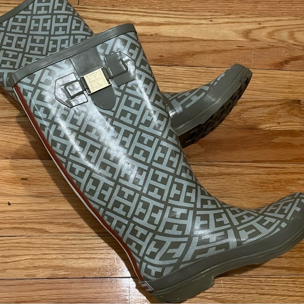 Tommy Hilfiger✨🩶🤍 Gray Patterned Rain Boots